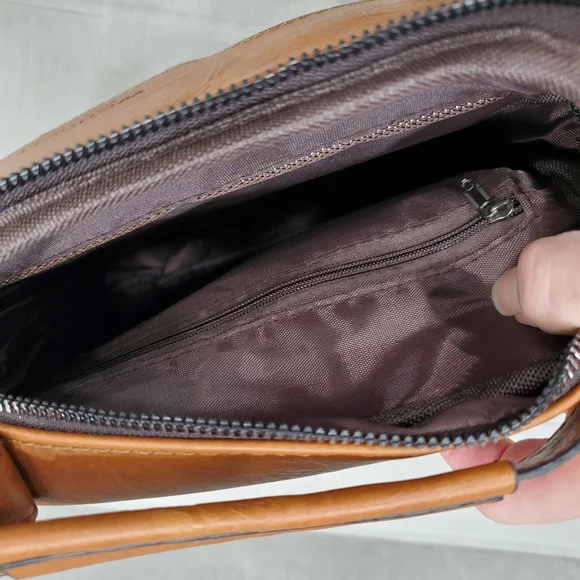 Weixier travel bag men's brown leather 9×10×2 inches adjustable strap NEW